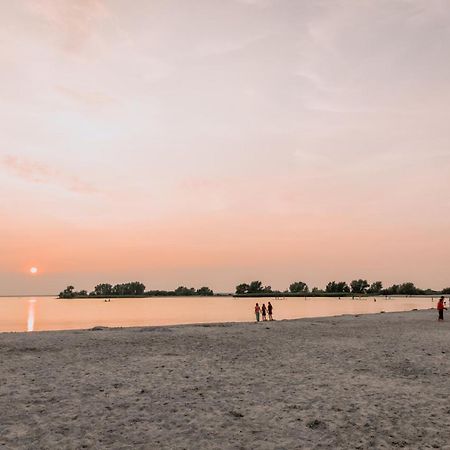 Stijlvol Appartement Op Strand Makkum Esterno foto